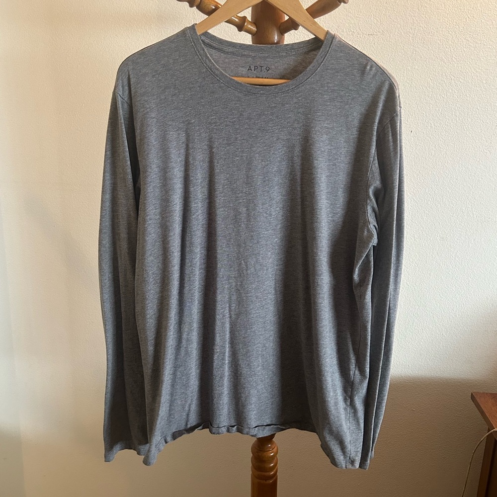 Apt. 9. Men’s grey/heather  long tee shirt. Size large.    O106